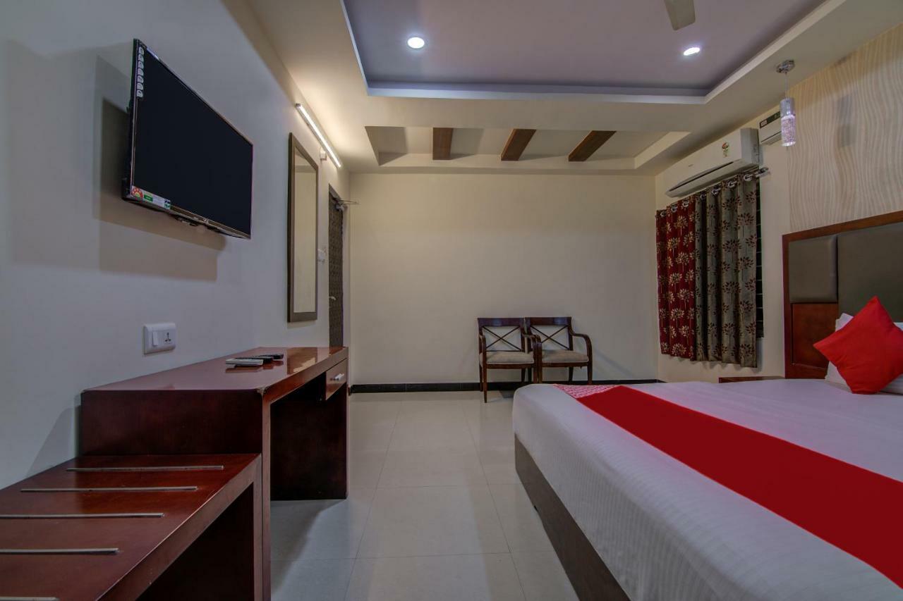 Oyo 14178 Hotel Sea City Visakhapatnam Ngoại thất bức ảnh